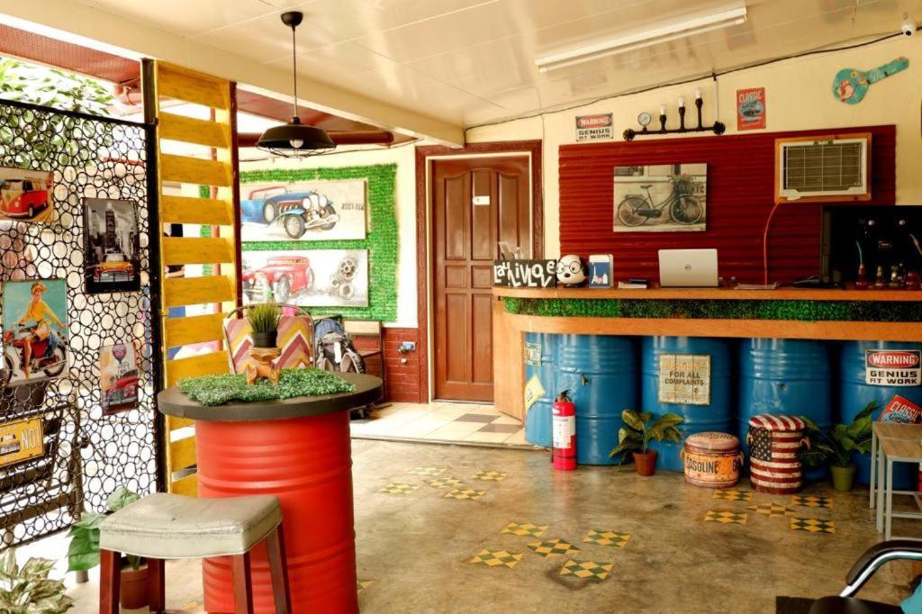 Tropical Breeze Hostel Cebu - Cebu Center المظهر الخارجي الصورة